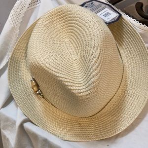Net straw hat